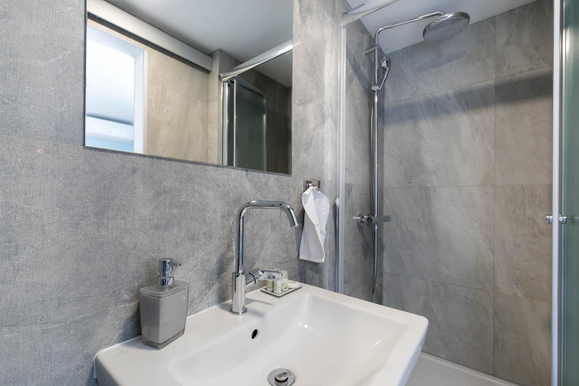 Beachfront Apartments Zanic Podstrana Buitenkant foto