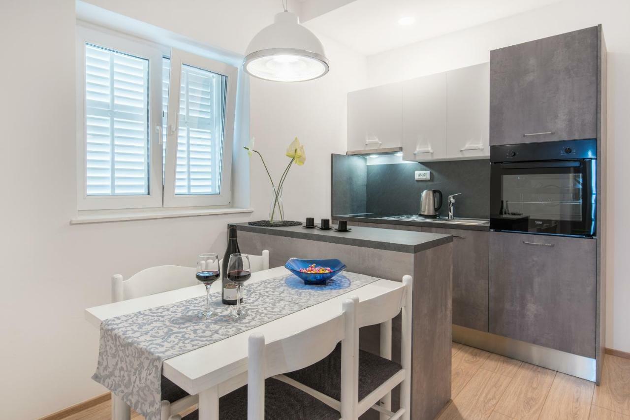 Beachfront Apartments Zanic Podstrana Buitenkant foto