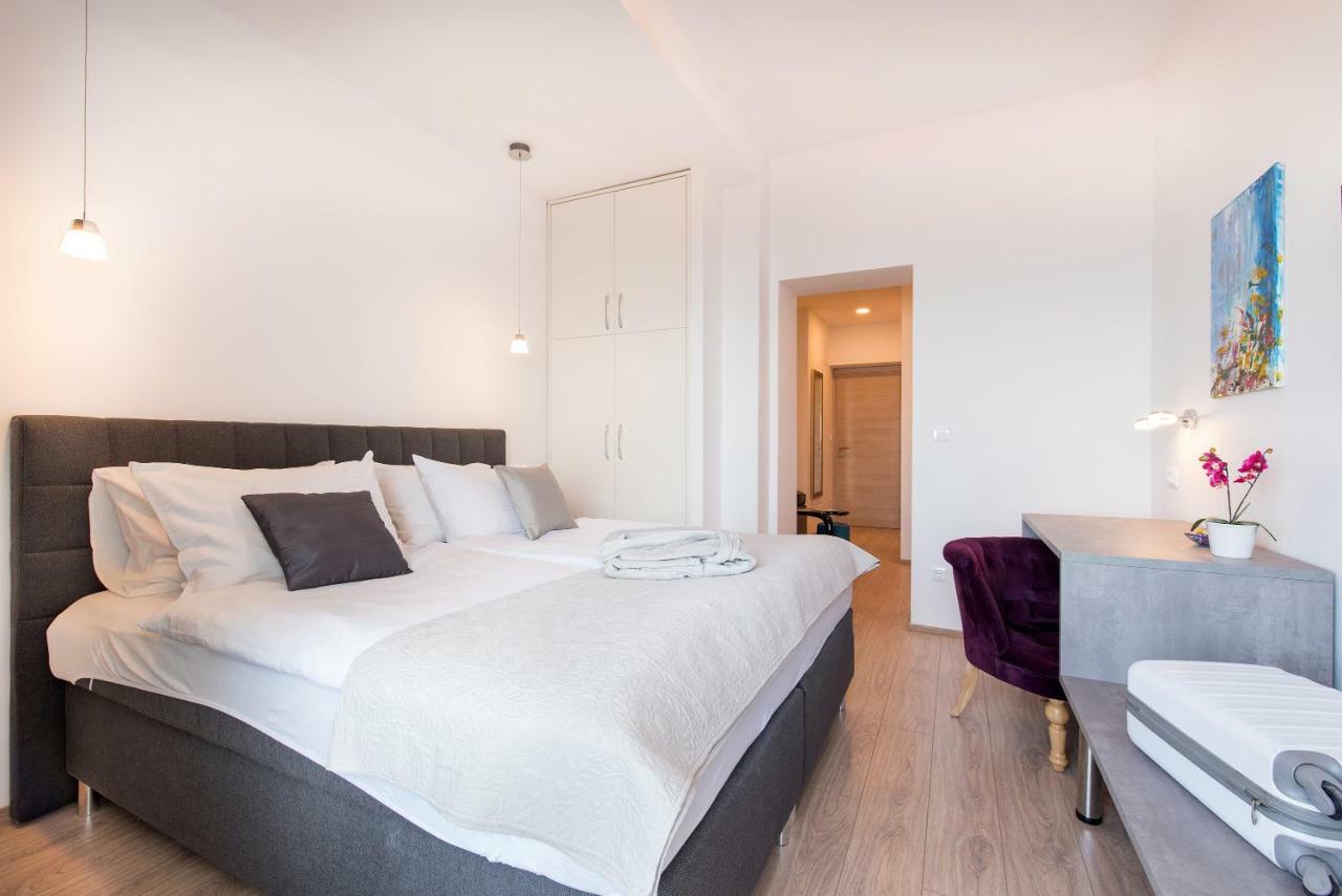 Beachfront Apartments Zanic Podstrana Buitenkant foto